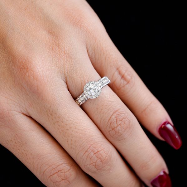 Halo One Row Rope Detail Diamond Engagement Ring 14k Solid Gold - All Natural - 0.85ctw