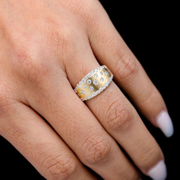 Graduated Border Scattered Gypset Set Diamond Band 14k Solid Gold 0.75ctw